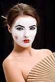 geisha, theatre, japan, to spread out like a fan, lip, eye, entertainment, body, face, paint, kimono, red, white, black, skin, small dibble, japanese culture, crop, art, person, woman, powder, rice paper, mystery, mystique, mysticism, professional, amusing, entertainer, entertaining, diverting, traditional, tradition, legacy, tee house, artistic, role, family, erudite, erudition, discreet, discretion, moral, good-living, talk, to entertain, gaiety, riot of colours, celebrate, solemn, holiday, maikok, dance of woman, geikok, art of woman, oneszanok, oneszan, okeszan, okeszanok, okia, mizuage, ikebana, calligraphy, tee ritual, tea, silk, akari, jocuri, to make-up, azamura, ekubo, wood slippers, geta, hakoja, servant, , nakai, nenki, odori, ocsaja, terpsichore, tacsikata, tee cup, 2007, CD 0040, Kiss L�szl�, L�szl� Kiss