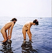 84, Hawaii, nudist couple, nudist pair, Honokohau, Kona, fkk, nudism, naturism, naked, stripped, naturist couple, naturist, holidays, nudist, love, freik�rperkultur, on holiday, recreation, relaxation, repose, rest, game, beach, coast, attitude, pose, posture, heat-wave, bay, gulf, summer, man, woman, bath, bathe, bathing, water, CD 0106