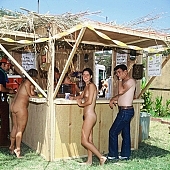 naturist, nudist, naturism, nudism, naturist woman, naturist man, nudist women, nudist man, young naturists, young nudist, beach, camping, bar, pub, buffet, canteen, bistro, smile, Samagatuma, Laua, Hawaii, sunlight, CD 0093