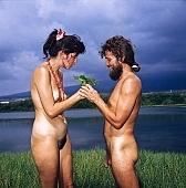 135, 135, Hawai, nudista h�zasp�r, Honokohau, Kona, fkk, nudizmus, l�ny, n�, fiatal, csinos, naturizmus, meztelen, meztelen, ruh�tlan, naturista p�r, naturista, �nnepek, nudista, szerelem, nyaral�s, fel�d�l�s, relax�l�s, j�t�k, strand, part, p�zol, k�nikula, viharfelh�k, ny�r, ember, f�rd�, f�rd�z�s, v�z, CD 0106