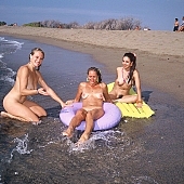 splash, paddle, bathe, bathing, beach, coast, Kuna, USA, Bacia, T.h., Rosanne, Honokohau, dame, lady, ladies, girl, girls, girlfriend, adult, young, unclad, stripped, nudist, naturist, nudism, naturism, naturist girl, nudist girl, naturist girls, nudist girls, naked, sea, billows, deep, sunbathing, sand, summer, sunshine, recreation, relaxation, repose, rest, on holiday, peace, affection, liking, love, water, wet, wave, waves, blue, nature, in the nature, sunlight, sky, cloud, cloudy, wind, happy, happiness, to laugh, laughing, laugh, sporting, swim, smile, chirpy, delight, zest for life, refection, disengagement, distraction, resource, 2007, CD 0039