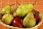 apple, pear, fruit, health, healthy, air, basket, red, green, drone, brown, yellow, spotty, breed, shiny, cane, basketwork, wintry, summer, russet pear, warden, uscious, sweet, acerbic, sleepy, ripe, unseasoned, core, jacket, luscious, vitamins, cover, spread, table cloth, chequered pattern, orange colour, CD 0014, Kiss L�szl�, L�szl� Kiss