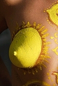 testfest�s, testfest�s, nap, hold, m�v�szet, nyaral�s, p�zol, f�rd�ruha, s�rga, meztelen, meztelen, ruh�tlan, naturista, naturista klub, alkot�s, fot�z�s, csupasz test, naps�t�s, napf�ny, sz�rakoz�s, INF, ny�r, nudizmus, j�t�k, meleg, forr�s�g, �nnepek, ruh�tlan, boldogs�g, vid�ms�g, naturizmus, napoz�s, sz�ps�g, gy�ny�r�, csinos, szerelem, nudista, fkk, NFN, naturista strand, n�, m�sor, 2007, CD 0049, Kiss L�szl�, L�szl� Kiss