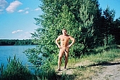 nudista f�rfi, nudista f�rfi, k�k �g, felh�, foly�, INF, foly�part, meztelens�g, test, orosz naturista f�rfi, nudizmus, naturista, ember, meztelen, meztelen, ruh�tlan, meztelen f�rfi, nap, naps�t�s, naturizmus, orosz, orosz naturista, nudista, v�zpart, term�szet, k�lt�ri, fel�d�l�s, relax�l�s, sz�rakoz�s, f�, f�ben, Moszkva, Oroszorsz�g, CD 0097