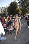 nude man, walking, sport, attention rising, family, family programme, ING Bay to breakers, naturist participiant, naturist friends, nudist group, covenant, group, tableau, San Francisco, pair, nudist couple, nudist pair, naturists, naturist group, naturist programme, nudist runner, women, gents, men, naked, stripped, programme, every year, above age limit, body painting, running, special feeling, Heilberg, nude runner, chirpy, nude people, CD 0073