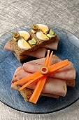 composition, food, delicious, healthy, vegetable, ham, leg of pork, calorie  poor, protein, red, reflection, cold collation, cold meat, cold buffet, breakfast, meal, lunch, snack, dinner, vitamins, victuals, comestible, edibles, smoked, smoke-dried, vegetarian, close-up, standing, bread, brown bread, orange, egg, cheese, alga, algae, olive, cube, steak, cut, leek, broccoli, brocoli, chives, basil, leaf, paprika, red capsicum, red pepper, bowl, glass bowl, plan, quadratic, CD 0013, Kiss L�szl�, L�szl� Kiss
