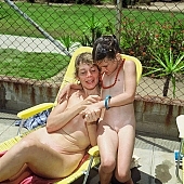 naked, stripped, young naturists, nudism, naturist family, to sun oneself, to sun, to sunbathe, deckchair, naturism, naturist, nudist, in a state of nature, in the buff, in the nude, unclad, beach, naturist beach, nudist beach, woman, man, young nudist, Samagatuma, Laua, Hawaii, CD 0093