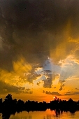 
, sun, sunlight, ray, trail of light, beam of light, rays, sunset, cloud, projector, heavenly, celestial, sky, lake, water, rain, night, yellow, orange, beautiful, CD 0022, Kiss L�szl�, L�szl� Kiss
