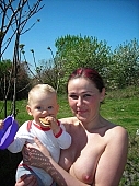 nudista l�ny, nudista l�ny, anyuka, baba, eszik, naturista p�r, nudizmus, j�t�k, boldogs�g, vid�ms�g, m�sor, fkk, naturizmus, naturista rendezv�ny, MNE, naturista csal�d, meztelen, meztelen, ruh�tlan, strand, D�legyh�za, kemping, naturista, nudista, t�, b�nyat�, v�z, f�rd�z�s, napoz�s, nap, napim�d�, naturista paradicsom, Magyarorsz�g, ruh�tlan, n�, n�k, ember, fiatal, l�ny, fi�, D�legyh�zi j�t�kok, fel�d�l�s, relax�l�s, term�szet, term�szetben, Naturista O�zis Kft, 2007, m�jus, CD 0082