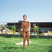 pool, vat, summer, sunshine, naked, stripped, young naturists, nudism, grass, hula hoop girls, hula hoop, to sun oneself, to sun, to sunbathe, naturism, naturist, family, naturist family, to sport, game, nudist, in a state of nature, in the buff, in the nude, chirpy, sunlight, unclad, beach, naturist beach, nudist beach, woman, man, young nudist, Samagatuma, Laua, Hawaii, CD 0093