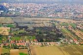 soil, ground, parcel, plow, field, arable, clod, earth, ploughland, tillage, cultivation, grower, agriculture, agricultural land, air, aerial, airphotograph, of the air, plan, inland inundation, water, green, grass, nature, grain, cereals, cornfield, corn, black, brown, dirt road, homestead, farm, park, forest, town, city, Szeged, river, Tisza, outskirts, garden city, garden suburb, house, houses, line of houses, botanical garden, Ujszeged, aerials, air photographs, air photograph, air photo, Kiss L�szl�, L�szl� Kiss