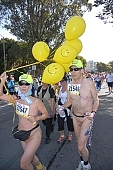 naturist friends, sport, motion, have naked legs, nudist lady, balloon, attention rising, running match, naturist participiant, nudist group, covenant, group, ING Bay to breakers, San Francisco, naturists, naturist group, naturist programme, nudist runner, women, gents, men, naked, stripped, programme, every year, above age limit, body painting, running, walking, special feeling, Heilberg, nude runner, chirpy, nude people, CD 0073