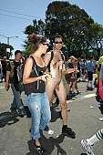 San Francisco, ING Bay to breakers, naturist participiant, naturist group, naturist programme, women, gents, men, naked, stripped, programme, every year, above age limit, naturists, body painting, running, special feeling, Gviulan, nude runner, chirpy, to splurge, backpack, knapsack, rucksack, nude man, unswagged pair, strange pair, pair, muscular, handsome man, sunglasses, little black dress, CD 0072