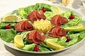 salami, food, eatable, edible, delicious, meal, breakfast, lunch, dinner, flower, leaf, green, ham, leg of pork, cold collation, cold meat, cold buffet, serv, serving, victuals, comestible, edibles, smoked, smoke-dried, meat, bacon, salad, vegetable, vegetarian, healthy, healthy lifestyle, vitamins, tomato, plate, olive, picker, reel, roll, roller, furl, onion, paprika, lemon, cover, spread, table cloth, blossom, bloom, Kiss L�szl�, L�szl� Kiss