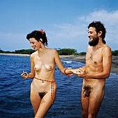 33, 33, Hawai, nudista h�zasp�r, Honokohau, Kona, fkk, meztelen, meztelen, ruh�tlan, naturista p�r, naturista, �nnepek, nudista, szerelem, nyaral�s, fel�d�l�s, relax�l�s, j�t�k, strand, part, nudizmus, naturizmus, p�zol, k�nikula, s�t�lnak, ny�r, ember, n�, f�rd�, f�rd�z�s, v�z, 1990, CD 0106