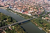 aerial, Szeged, small circuit, boulevard, Pick salami factory, meat-packing, Novotel Hotel, down below wharf, wharf, air photograph, air photo, town, city, upwards, of birds eye view, road, roads, ways, building estate, housing estate, , Felsovaros, Tisza, river, riverside, crossroad, Felso Tisza bank, house, houses, panel concrete house, tree, trees, green belt, forest, square, playground, mansions, multy-storey house, apartment house, block of flats, owner-occupied block, bridge, new bridge, Bertalan, Ujszeged, garden city, garden suburb, free beach, ship, water house, floating house, inner port, boat, floodplain, flood-basin, bank, bund, embankment, 2007, CD 0042, Kiss Lszl, Lszl Kiss