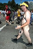 San Francisco, ING Bay to breakers, naturist participiant, naturist group, naturist programme, women, gents, men, naked, stripped, programme, every year, above age limit, naturists, body painting, running, special feeling, Gviulan, nude runner, chirpy, to splurge, backpack, knapsack, rucksack, nude man, unswagged pair, strange pair, pair, muscular, handsome man, sunglasses, little black dress, CD 0072