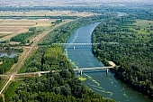 Szentes, Szentes city, Csongrad county, railway, cranky, crooked, devious, sinuous, winding, agitated, troubled, obscure, roily, , duckweed, vehicular, road bridge, railway bridge, bridge, bridges, forest, tree, trees, Tisza, fair Tisza, green, concrete, iron, rail, tracks, train, truck, lorry, slob, coast, inundation, flood, high tide, high water, low tide, low water, agriculture, farmlands, farmland, field, sunshine, sunlight, summer, spring, aerials, aerial, birds eye view, garden, environment, ambience, plan, air, air photograph, of birds eye view, CD 0029, Kiss L�szl�, L�szl� Kiss