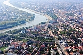Szeged, air photograph, air photo, town, city, upwards, of birds eye view, road, roads, ways, building estate, housing estate, , city center, small circuit, Felsovaros, Tisza, river, riverside, crossroad, Felso Tisza bank, house, houses, panel concrete house, tree, trees, green belt, forest, square, playground, mansions, multy-storey house, apartment house, block of flats, Keresztoltes street, bridge, new bridge, free beach, 2007, CD 0042, Kiss L�szl�, L�szl� Kiss