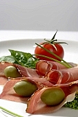 salami, food, eatable, edible, delicious, meal, breakfast, lunch, dinner, flower, leaf, green, ham, leg of pork, cold collation, cold meat, cold buffet, serv, serving, victuals, comestible, edibles, smoked, smoke-dried, meat, bacon, salad, vegetable, vegetarian, healthy, healthy lifestyle, vitamins, tomato, plate, olive, picker, reel, roll, roller, furl, onion, blossom, bloom, Kiss L�szl�, L�szl� Kiss