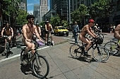 naturista f�rfiak, naturista f�rfiak, naturista biciklis felvonul�s, nudista f�rfi, meztelen rendezv�ny, nudizmus, meztelen f�rfiak, naturista biciklista, exhibicionizmus, utcai t�ntet�s, naturista biciklis csoport, naturizmus, naturista t�ntet�, csoport, term�szetbar�t, meztelen t�ntet�, utcai, ember, meztelen biciklist�k, naturista, t�ntet�s, szabad test kult�ra, biciklis felvonul�s, nudista, biciklis t�ntet�, z�ldek, tiltakoz�s, v�rosban, figyelemfelkelt�s, fkk, k�rnyezetszennyez�s, utcai felvonul�s, kisv�ros, nudista csoport, Belv�rosi, forgalom, k�rnyezetv�d�k, aut�k, bar�ti csoport, bar�t, aut�, meztelen f�rfi, amerika, amerikai t�ntet�s, felvonul�s, nudista tiltakoz�, nudista f�rfiak, meztelen, tiltakoz�, meztelen n�, jelk�p, felirat, n�, tiltakoz� sz�veg, k�rnyezetv�delem, utc�k, rekl�m, meggy�z�d�s, WNBR, USA, San Francisco, utca, utc�n, World Naked Bike Ride, gy�lekez�s, test, meztelen, ruh�tlan, �t, biciklit�ra, bicikli, bicikliz�s, San Francisco utc�in, n�k, tiltakoz�k, harc a f�gg�s�g ellen, California, 2007, CD 0076