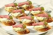 ham, leg of pork, cold collation, cold meat, cold buffet, salami, food, serv, serving, victuals, comestible, edibles, cover, spread, table cloth, eatable, edible, delicious, paprika, salad, onion, smoked, smoke-dried, meal, breakfast, lunch, dinner, flower, leaf, green, meat, bacon, tomato, vegetable, cream, cheese, egg, vegetarian, healthy, healthy lifestyle, vitamins, plate, olive, picker, reel, roll, roller, furl, butterfat, butter, blossom, bloom, Kiss L�szl�, L�szl� Kiss