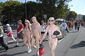 naked men, every year, ING Bay to breakers, naturist participiant, naturist friends, nudist group, covenant, group, tableau, San Francisco, pair, naturists, naturist group, naturist programme, nudist runner, women, gents, men, naked, stripped, programme, above age limit, body painting, running, walking, special feeling, Heilberg, nude runner, chirpy, nude people, CD 0073