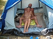 nudista l�ny, naturista p�r, nudizmus, j�t�k, vid�ms�g, rendezv�ny, fkk, naturizmus, naturista rendezv�ny, MNE, naturista csal�d, meztelen, strand, o�zis, D�legyh�za, kemping, naturista, nudista, t�, b�nyat�, v�z, f�rd�s, napoz�s, nap, napim�d�, naturista paradicsom, Hungary, ruh�tlan, n�, n�k, f�rfi, f�rfiak, fiatal, l�ny, fi�, D�legyh�zi j�t�kok, pihen�s, term�szet, term�szetben, Naturista O�zis Kft, 2007, m�jus, CD 0082