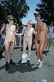 San Francisco, runner, naked runner, ING Bay to breakers, naturist participiant, naturist group, naturist programme, gents, men, naked, stripped, tattooed, programme, every year, above age limit, naturists, body painting, tattoo, tattoed design, running, special feeling, Gviulan, nude runner, chirpy, to splurge, CD 0072