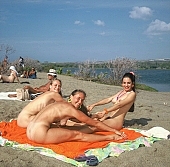 Kuna, Kona sun Klub, Kona sun Club, entertainment, body, family naturism, USA, Bacia, T.h., Rosanne, Honokohau, nudist, naturist, nudism, naturism, naturist girl, nudist girl, naturist girls, nudist girls, young girls, dame, lady, ladies, girl, girls, girlfriend, adult, young, unclad, stripped, naked, sea, billows, deep, sunbathing, coast, beach, sand, sands, bush, summer, sun, sunshine, brownness, recreation, relaxation, repose, rest, on holiday, peace, affection, liking, love, water, wet, wave, waves, blue, nature, in the nature, sunlight, sky, blue sky, cloud, cloudy, wind, gymnastics, to take exercise, to do gymnastics, to exercise, motion, gymnastic exercise, happy, happiness, game, to laugh, laughing, laugh, sporting, swim, bathing, smile, chirpy, delight, zest for life, refection, disengagement, distraction, resource, 2007, CD 0039, leg stretching