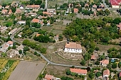 Ofolddeak, Hungary, Csongrad county, church, belfry, water-jump, archaeology, archeology, agriculture, excavation, castle, fortification, fortress, post, stronghold, roman catholic, air, aerial, believe, village, field, plow, air photograph, air photo, shooting, history, past, last, bygone, investigation, religion, persuasion, air photos, husbandry, houses, garden, road, Kiss László, László Kiss