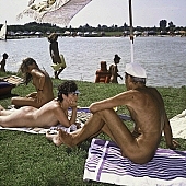 55, naturist, Sziki, children, naturism, girl, women, sunbather, freikrperkultur, gents, men, boys, people, lake, water, heat-wave, fry, swelter, Sziksosfurdo, summer, 1991, july, Hungary, Szeged, Viking Photo, CD 0001