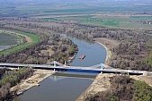 63, bridge, Szeged, Mak, Mora Ferenc, highway, M43, Mako and Szeged between, hanging bridge, truss bridge, air photograph, air photo, 660 meter, 31.6 km, Tisza, building, camion, car, transit traffic, 2011th April 20, singular, lonesome, unique, rarity, Hungary, Csongrad, county, Europe, Kiss Lszl, Lszl Kiss