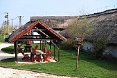 boondocks, boonies, forest, field, animal, breeding, hospitality, hovel, desk, bench, benches, bird kisser, fountain, draw well, courtyard, run, Hungary, Szeged, Szoreg, homestead, farm, to peek, high to peek, fold, grass, tree, nature, 2008, CD 0020, Kiss Lszl, Lszl Kiss