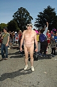 running, naturist participiant, confluence, naturist group, naturist programme, women, gents, men, naked, stripped, chirpy, programme, San Francisco, ING Bay to breakers, every year, above age limit, naturists, special feeling, Gviulan, nude runner, hello, nude man, man, CD 0072