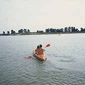 nudista, nudista, naturista csal�d, evez�s, ruh�tlan, meztelen, ruh�tlan, naturista strand, cs�nak, cs�nak�z�s, nudista n�, napf�ny, naturista, naturista l�ny, homokos tengerpart, csal�d, j�t�k, fel�d�l�s, v�z, vizben, fiatal, napoz�s, nevet�, naturista n�, homok, boldog, vid�m, nap, relax�l�s, term�szet, ny�r, �nnepek, eg�szs�g, barnul�s, term�szetk�zeli, strand, v�zpart, t�, t�part, naturista ter�let, Kryspinow, 1989, CD 0061