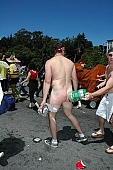naturist participiant, confluence, naturist group, naturist programme, women, gents, men, naked, stripped, programme, ING Bay to breakers, 2007, San Francisco, every year, above age limit, naturists, body painting, running, special feeling, Gviulan, nude runner, hello, backpack, knapsack, rucksack, nude man, unswagged pair, strange pair, pair, muscular, handsome man, sunglasses, little black dress, CD 0072