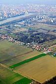 plow, field, arable, clod, earth, ploughland, tillage, cultivation, aerials, soil, ground, parcel, air photographs, town, city, bridge, building estate, grower, agriculture, agricultural land, air, aerial, air photograph, air photo, of the air, plan, inland inundation, water, green, grass, nature, grain, cereals, cornfield, corn, brown, dirt road, homestead, farm, park, forest, Szeged, river, Tisza, outskirts, garden city, garden suburb, house, houses, line of houses, birds eye view, of birds eye view, botanical garden, 2005, Kiss L�szl�, L�szl� Kiss