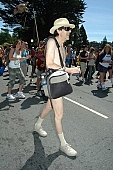 running, naturist participiant, confluence, naturist group, to leg, hat, naturist programme, women, gents, men, naked, stripped, chirpy, programme, San Francisco, ING Bay to breakers, every year, above age limit, naturists, special feeling, Gviulan, nude runner, hello, nude man, man, CD 0072