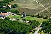 hagyom�ny, hagyom�ny, elm�l�s, �pusztaszer, sz�lmalom, malom, Csongr�d megye, Magyarorsz�g, nemzeti park, moln�r, pelyva, meg�jul� energia, �rlem�ny, �r�lt, �r�l, dara, dar�l, energia, sz�lenergia, hajt�szerkezet, hajt�s, gabona, b�za, rozs, �rpa, mag, k�les, keny�r, agr�r, h�z, sz�l, z�ld, kert, fel�d�l�s, relax�l�s, csend, csendes, gy�m�lcs�s, h�zak, paraszth�z, �t, aut�, ker�t�s, fa, f�k, l�gi fot�, l�gifot�, l�gi fot�, l�gifot�, l�gi foto, l�gifoto, l�gifot�k, l�gifelv�telek, mad�rt�vlat, mad�rt�vlatb�l, �p�let, �p�letek, szomsz�ds�g, mindennapi �let, otthon, vid�k, fel�ln�zet, leveg�, antenna, l�gi, t�r, telek, fejl�d�s, sz�ps�g, gy�ny�r�, csinos, feh�r, k�k, barna, s�rga, lak�s, f�ld�t, k�z, ker�knyom, homok, alf�ld, szab�lyos, CD 0029, Kiss L�szl�, L�szl� Kiss