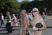 naked men, ING Bay to breakers, naturist participiant, naturist friends, nudist group, covenant, group, tableau, San Francisco, pair, naturists, naturist group, naturist programme, nudist runner, women, gents, men, naked, stripped, programme, every year, above age limit, body painting, running, walking, special feeling, Heilberg, nude runner, chirpy, nude people, CD 0073