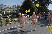 pair, nudist couple, nudist pair, naturists, San Francisco, naturist participiant, naturist group, nudist group, ING Bay to breakers, naturist programme, nudist runner, women, gents, men, naked, stripped, programme, every year, above age limit, body painting, running, walking, special feeling, Heilberg, nude runner, chirpy, backpack, knapsack, rucksack, nude man, CD 0071