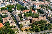 H�dmez�v�s�rhely, H�dmez�v�s�rhely, Magyarorsz�g, Polg�rmesteri Hivatal, k�zpont, perspekt�va, l�gi fot�, l�gifot�, l�gi fot�, l�gifot�, l�gi foto, l�gifoto, l�gifot�k, panor�ma, templom, felv�telek, z�ld, fa, f�k, ny�r, tavasz, lak�negyed, panel, panelek, t�mbh�z, t�mbh�zak, l�gifelv�telek, antenna, l�gi, mad�rt�vlat, k�lv�ros, belv�ros, kertv�rosi r�sz, h�z, h�zak, h�zsor, utca, utc�k, �p�let, �p�letek, �t, kert, szomsz�d, szomsz�ds�g, fel�ln�zet, t�r, kertek, h�ztet�k, mad�rt�vlatb�l, CD 0029, Kiss L�szl�, L�szl� Kiss