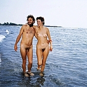 32, 32, Hawai, nudista h�zasp�r, meztelen, meztelen, ruh�tlan, naturista p�r, naturista, �nnepek, nudista, Honokohau, Kona, fkk, szerelem, nyaral�s, fel�d�l�s, relax�l�s, j�t�k, strand, part, nudizmus, naturizmus, p�zol, k�nikula, s�t�lnak, �tl�tsz�, ember, n�, f�rd�, f�rd�z�s, v�z, 1990, CD 0106