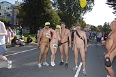 naturist participiant, nudist group, covenant, group, tableau, ING Bay to breakers, San Francisco, pair, nudist couple, nudist pair, naturists, naturist group, naturist programme, nudist runner, women, gents, men, naked, stripped, programme, every year, above age limit, body painting, running, walking, special feeling, Heilberg, nude runner, chirpy, nude people, CD 0071
