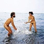 28, 28, Hawai, nudista h�zasp�r, meztelen, meztelen, ruh�tlan, naturista p�r, naturista, �nnepek, nudista, Honokohau, Kona, fkk, szerelem, nyaral�s, fel�d�l�s, relax�l�s, j�t�k, strand, part, nudizmus, naturizmus, p�zol, k�nikula, s�t�lnak, �tl�tsz�, ember, n�, f�rd�, f�rd�z�s, v�z, 1990, CD 0106