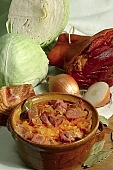 cabbage, pickled cabbage, sauerkraut, sour cabbage, bake cabbage, ham, leg of pork, onion, meat, spicy, smoked, hand of pork, smoked hand of pork, bacon, Transilvanian goulash, fat, paprika, bay leaf, pepper, food, one-course meal, plate, vascular plant, glazed pottery, popular, folk, delicious, lunch, dinner, CD 0021, Kiss L�szl�, L�szl� Kiss