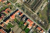 Szeged, town, city, aerials, air photographs, outskirts, garden city, garden suburb, faubourg, house, houses, line of houses, street, streets, car, road, cars, building, buildings, park, green, garden, environment, ambience, neighbor, neighborhood, everyday life, at home, countryside, aldermanry, plan, air, aerial, airphotograph, birds eye view, of birds eye view, Hattyas, Kiss Lszl, Lszl Kiss