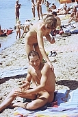 naturist, nudist, naturist woman, naturist man, nudist women, nudist man, naturist girl, naturist family, sun, sunlight, sunshine, sun-bathing, sunbathing, recreation, relaxation, repose, rest, disengagement, distraction, resource, nature, summer, holidays, nature-lover, confab, talking, smile, happiness, friend, friends, naturist couple, fraternization, getting acquainted, fry, swelter, sunscreen, suntain oil, cream, health, as brown as a berry, near nature, beach, waterfront, lake, lake side, field naturist, Polish, Poland, to cream, Kryspinow, 1989, CD 0036, Kiss L�szl�, L�szl� Kiss