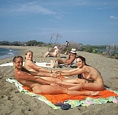 Kuna, Kona sun Klub, Kona sun Club, leg stretching, entertainment, body, family naturism, USA, Bacia, T.h., Rosanne, Honokohau, nudist, naturist, nudism, naturism, naturist girl, nudist girl, naturist girls, nudist girls, young girls, dame, lady, ladies, girl, girls, girlfriend, adult, young, unclad, stripped, naked, sea, billows, deep, sunbathing, coast, beach, sand, sands, bush, summer, sun, sunshine, brownness, recreation, relaxation, repose, rest, on holiday, peace, affection, liking, love, water, wet, wave, waves, blue, nature, in the nature, sunlight, sky, blue sky, cloud, cloudy, wind, gymnastics, to take exercise, to do gymnastics, to exercise, motion, gymnastic exercise, happy, happiness, game, to laugh, laughing, laugh, sporting, swim, bathing, smile, chirpy, delight, zest for life, refection, disengagement, distraction, resource, 2007, CD 0039, stretching